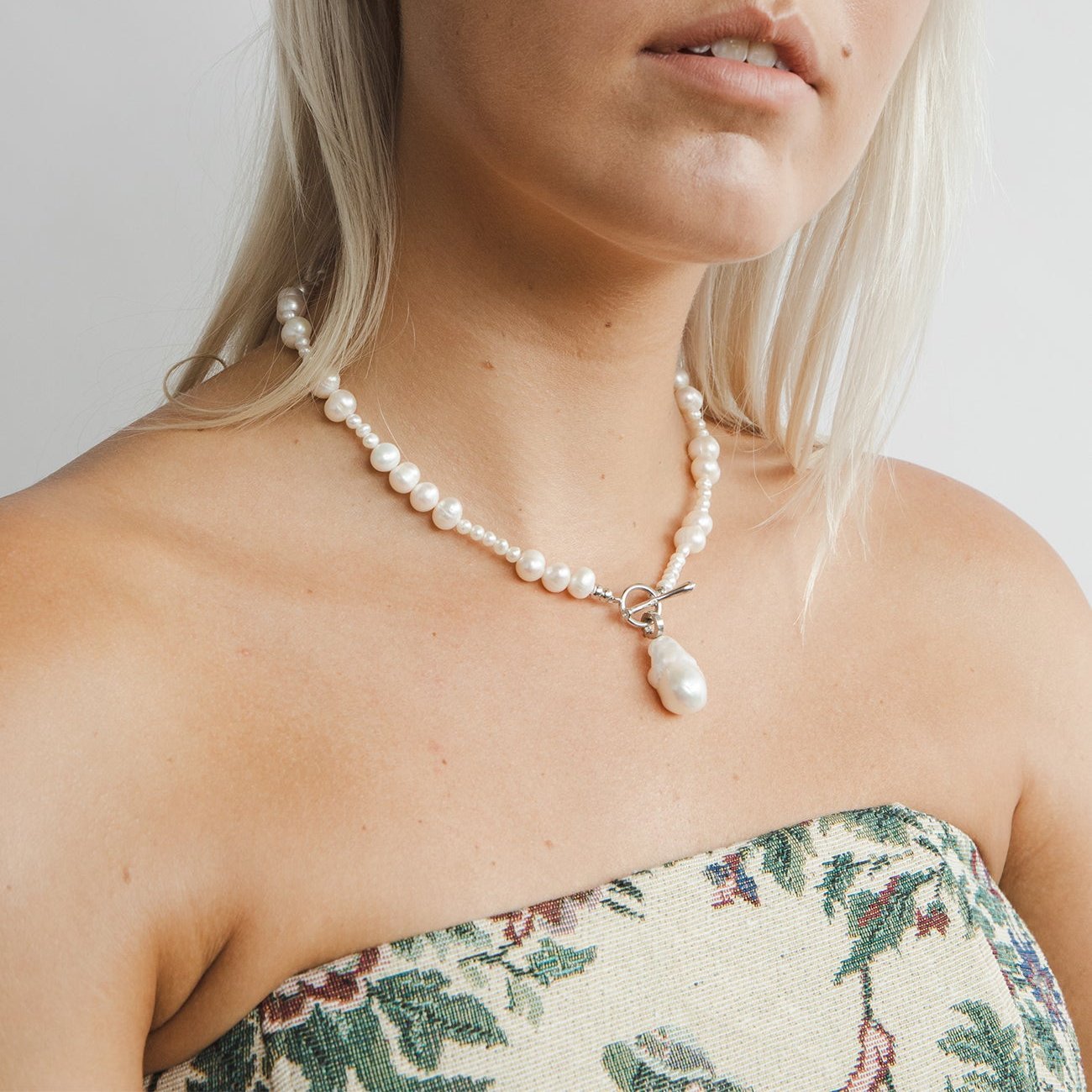 Freshwater Baroque Pearl Pendant open and flexible closure product