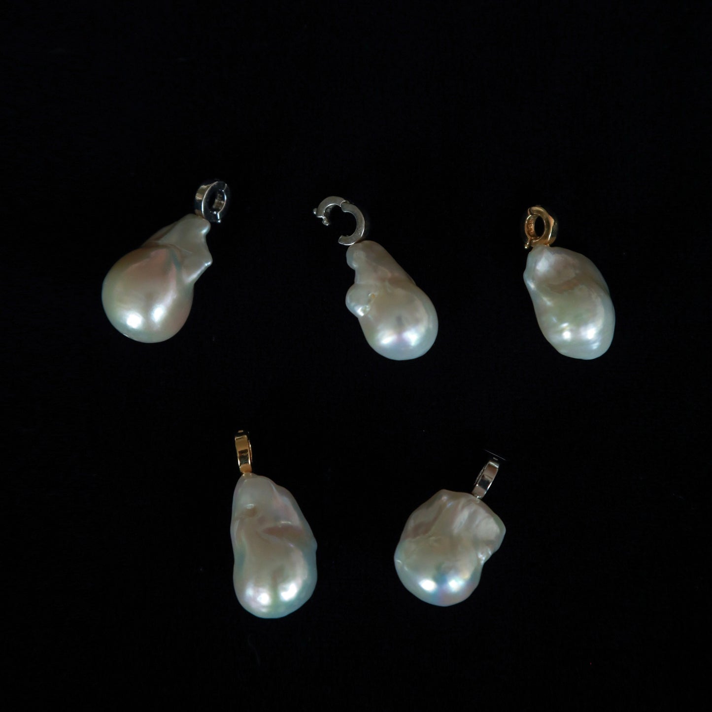 Freshwater Baroque Pearl Pendant open and flexible closure