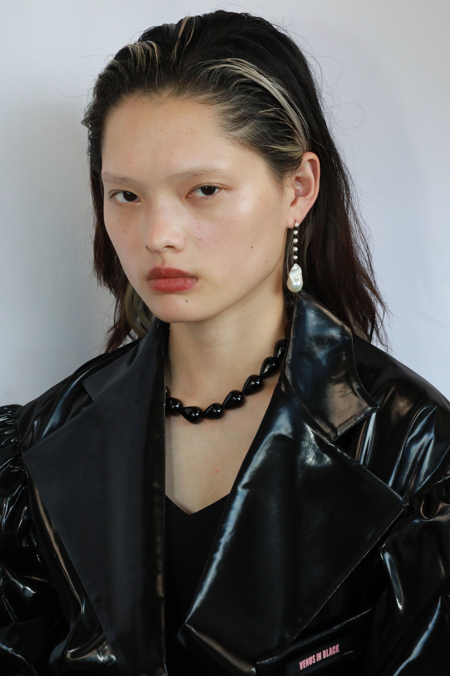 big black onyx teardrop beads earrings real natural freshwater baroque pearl earrings model photo