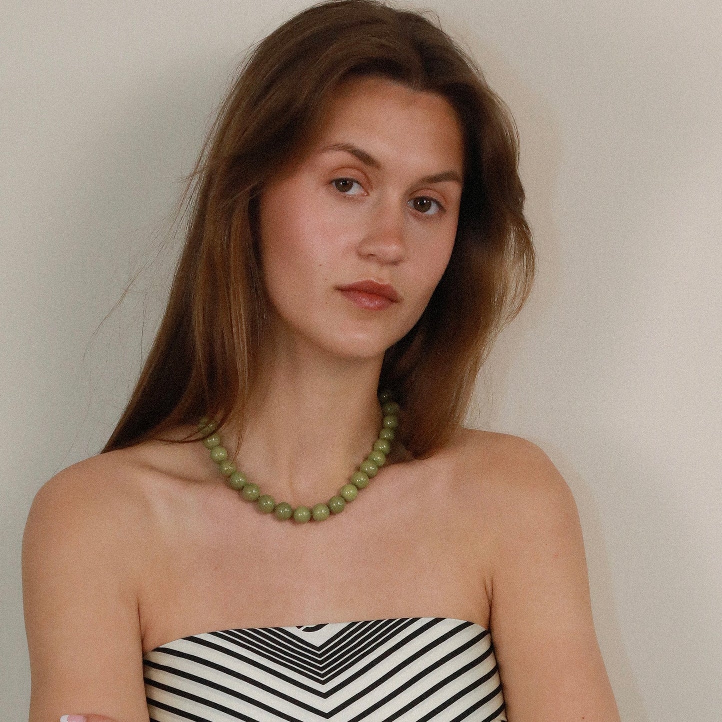 Analyzing image greenagatebigbeads12mmnecklacesummernecklacegreenrealgemstonebeadsmodelpicture