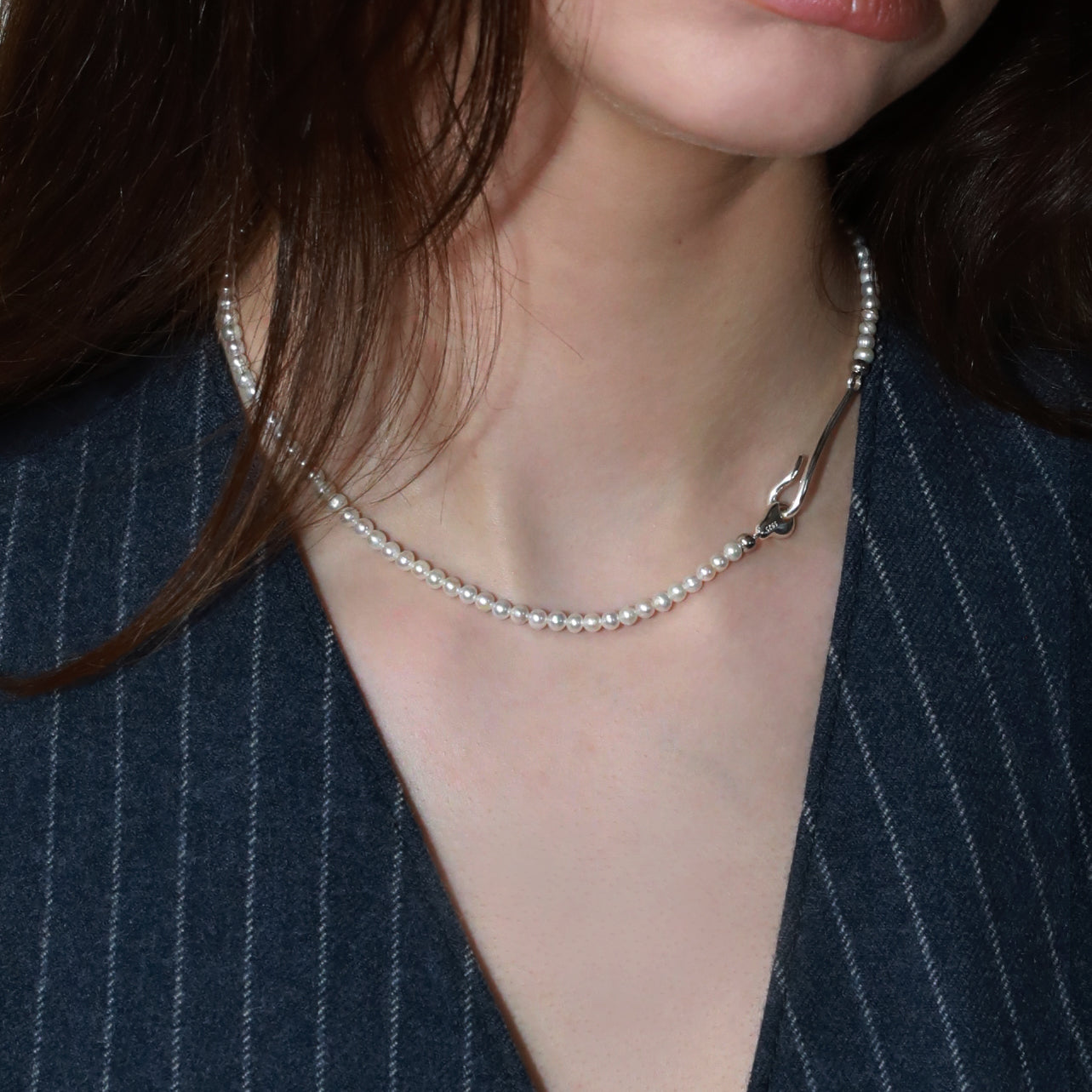 small pearl beads necklace wedding freshwater pearl necklace real pearl necklace simple small beads natural pearl choker model close up