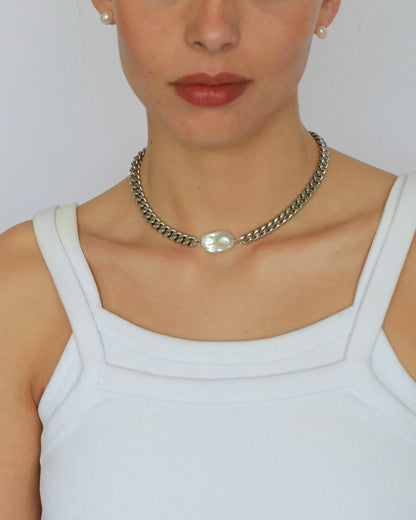 Minimal stainless steel chain necklace with natural freshwater pearl and silver-tone chunky chain design.