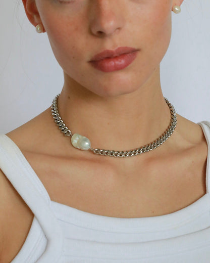 Minimal stainless steel chain necklace with natural freshwater pearl and silver-tone chunky chain design.