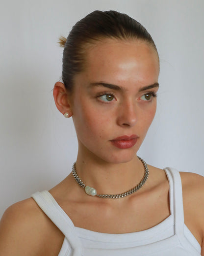 Minimal stainless steel chain necklace with natural freshwater pearl and silver-tone chunky chain design.