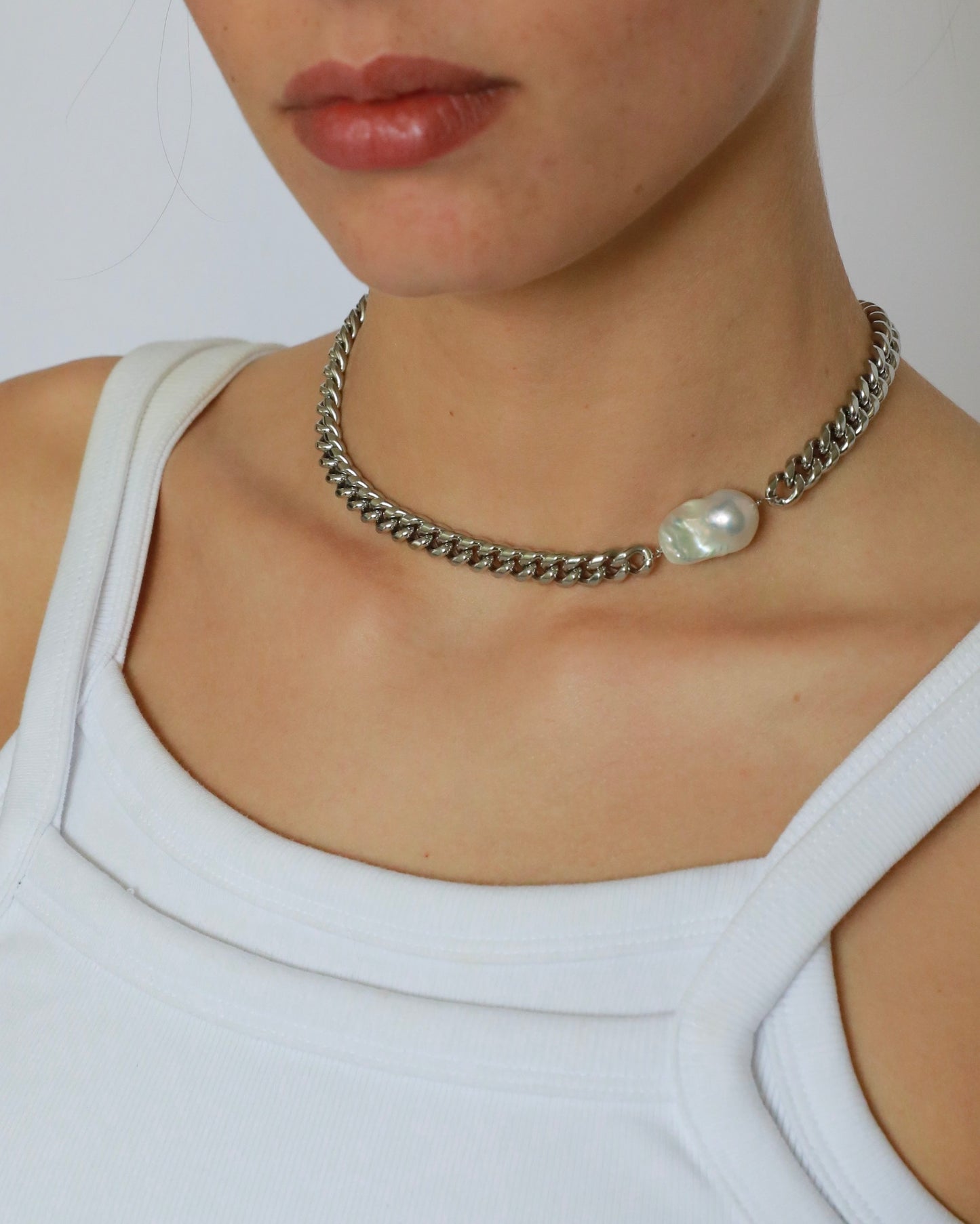 Minimal stainless steel chain necklace with natural freshwater pearl and silver-tone chunky chain design.