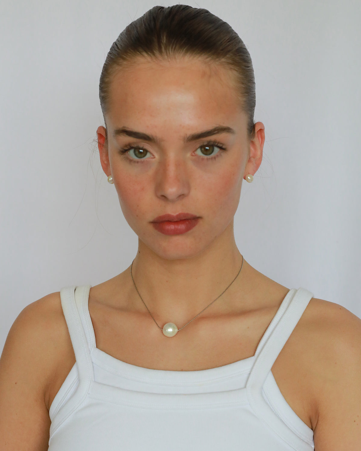 Natural irregular pearl stud earrings model 