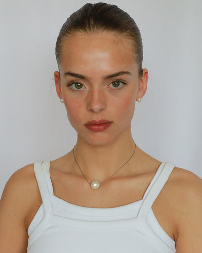 Natural irregular pearl stud earrings model 