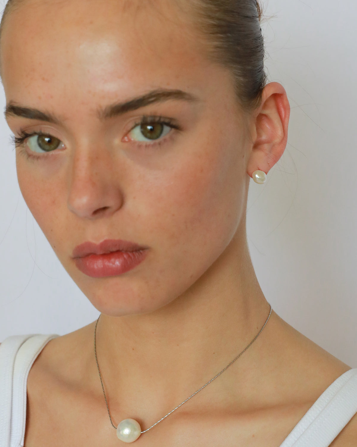 Natural irregular pearl stud earrings model