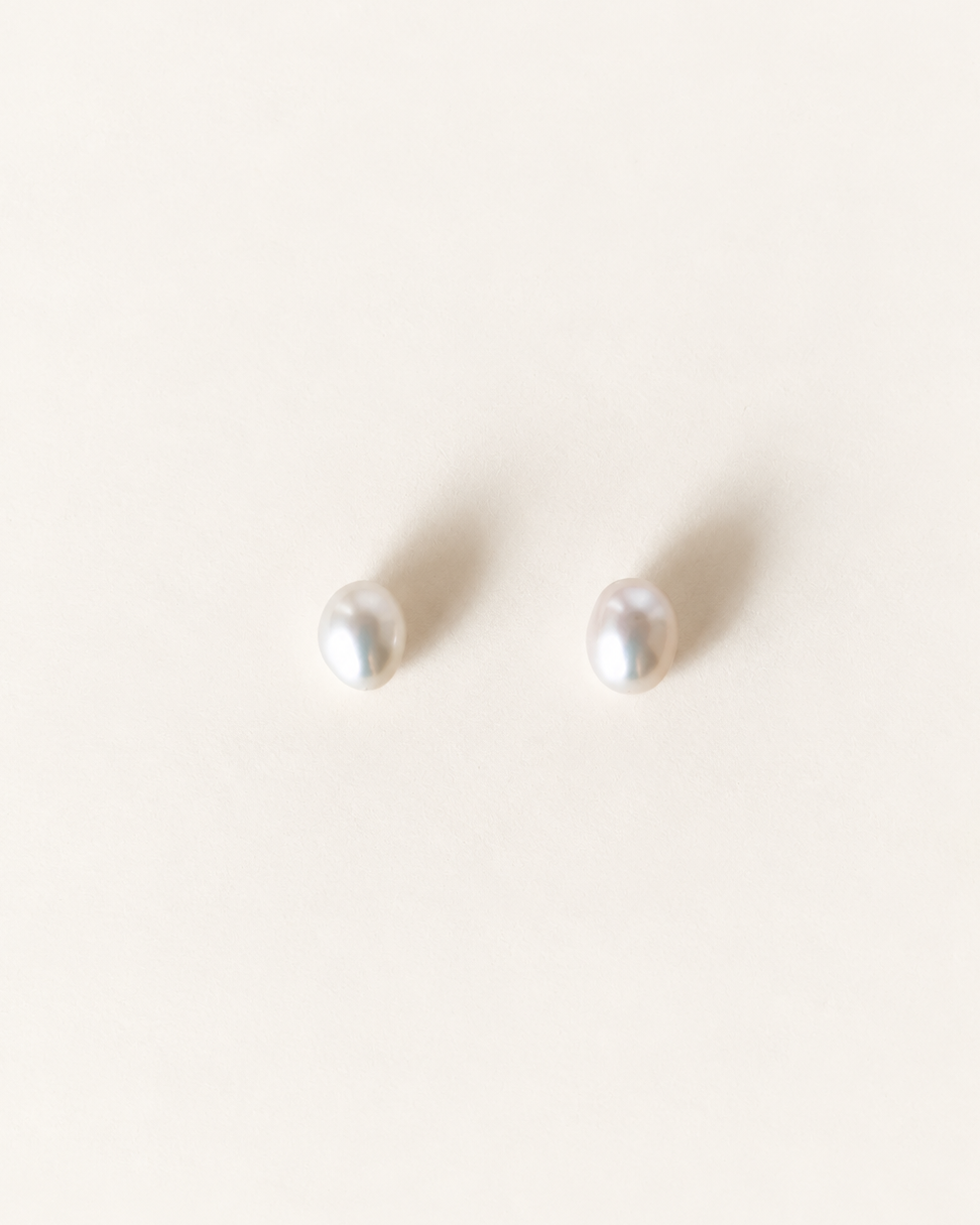 Natural irregular pearl stud earrings product image 
