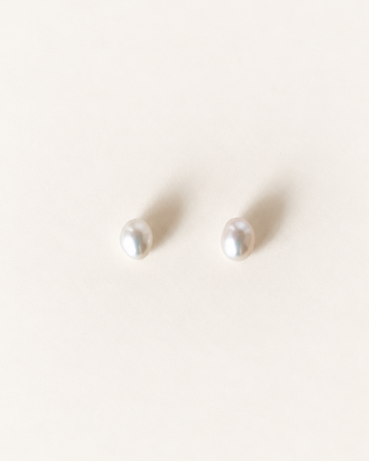 Natural irregular pearl stud earrings product image 