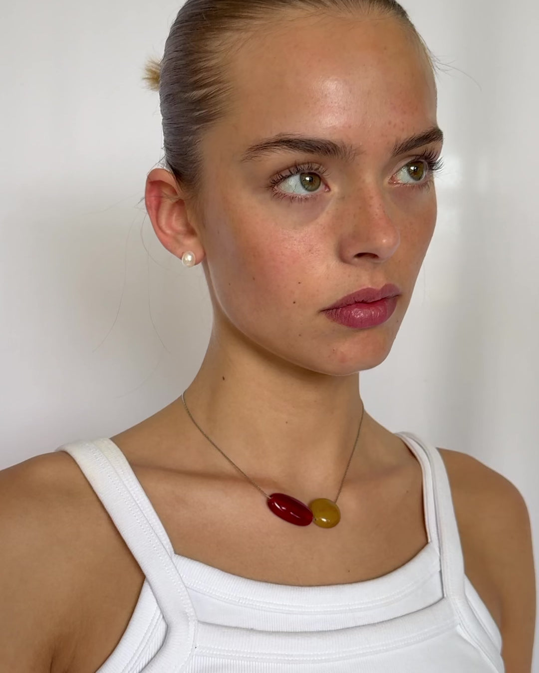 Yellow jade and red agate adjustable necklace choker on gold stainless steel chain