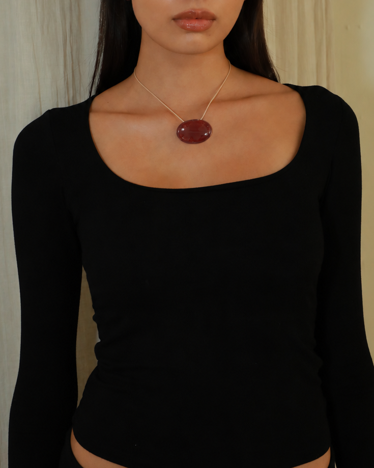 red-agate-pendant-necklace-adjustable-cord-nordic-design-model1