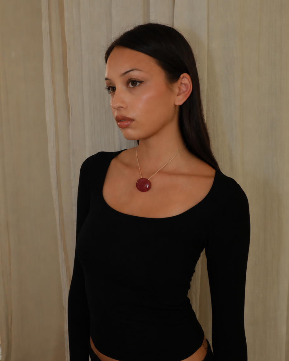 red-agate-pendant-necklace-adjustable-cord-nordic-design-model1