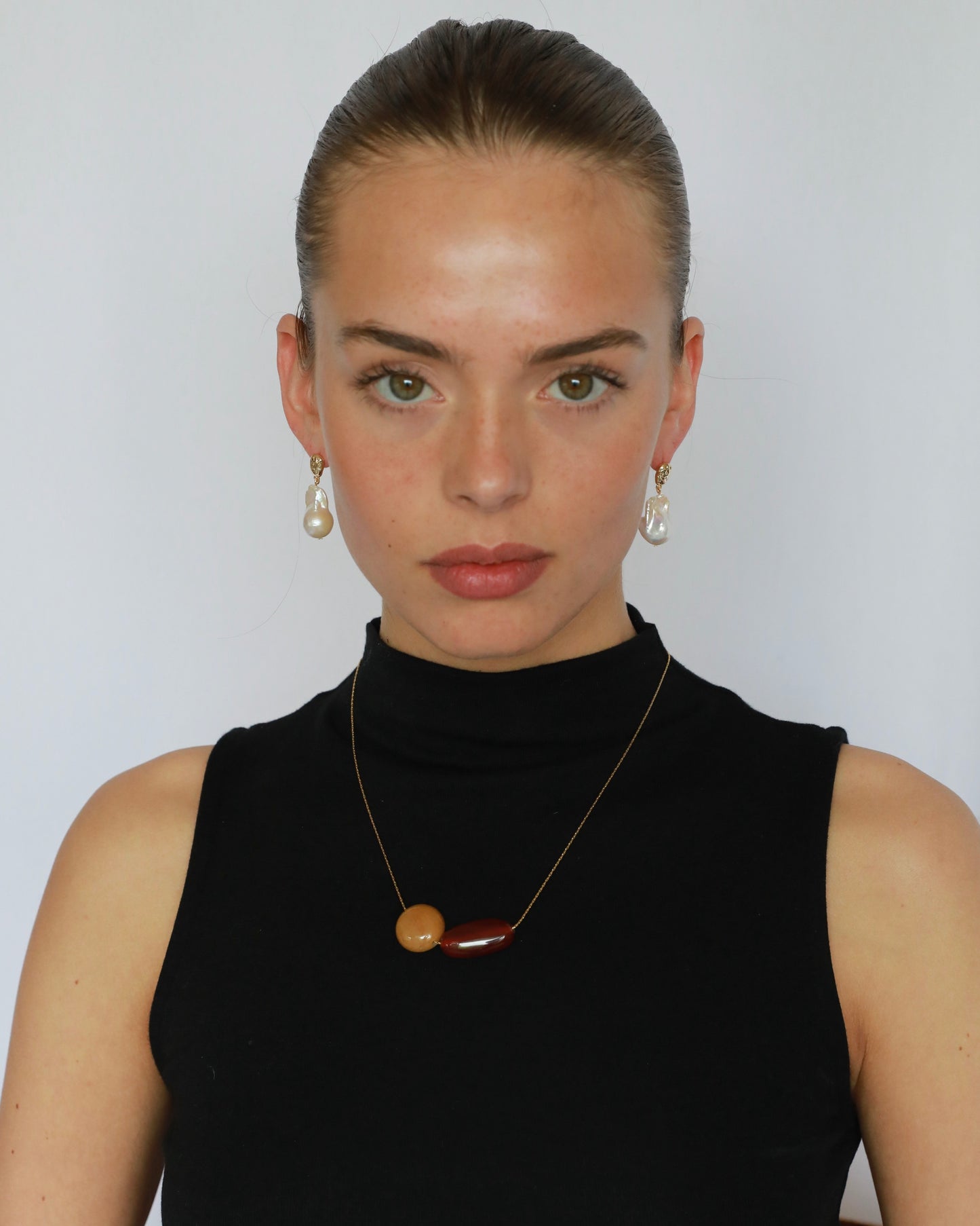 Yellow jade and red agate adjustable necklace choker on gold stainless steel chain